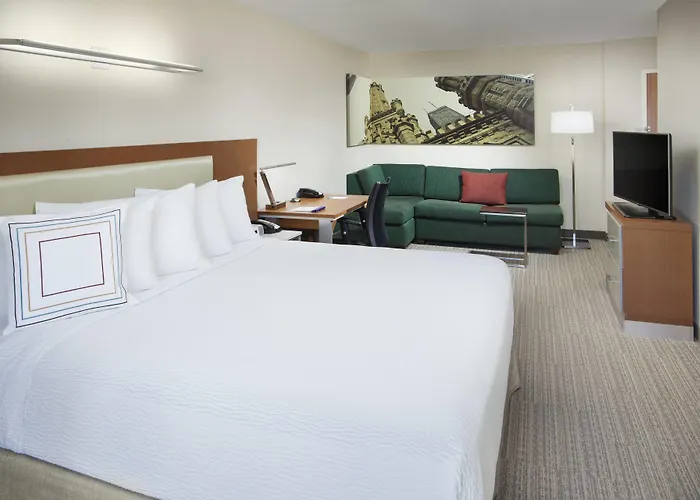 Springhill Downtown/river North Hotel 3*