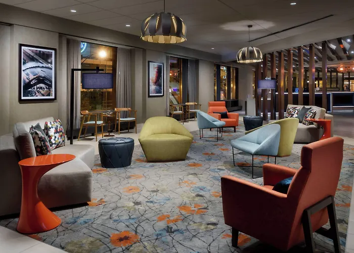 Springhill Downtown/river North Hotel 3*