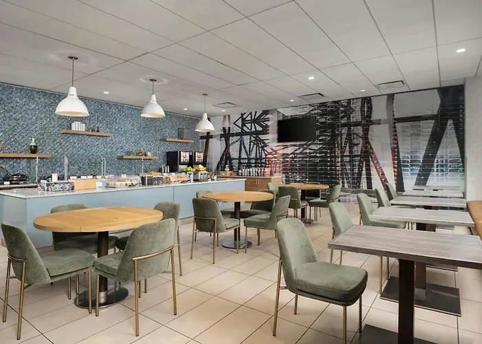 Springhill Downtown/river North 3*